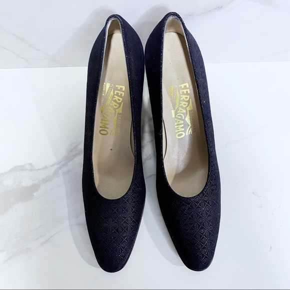 Salvatore Ferragamo Vintage Navy Almond Toe Art Deco Heels - Picture 10 of 11